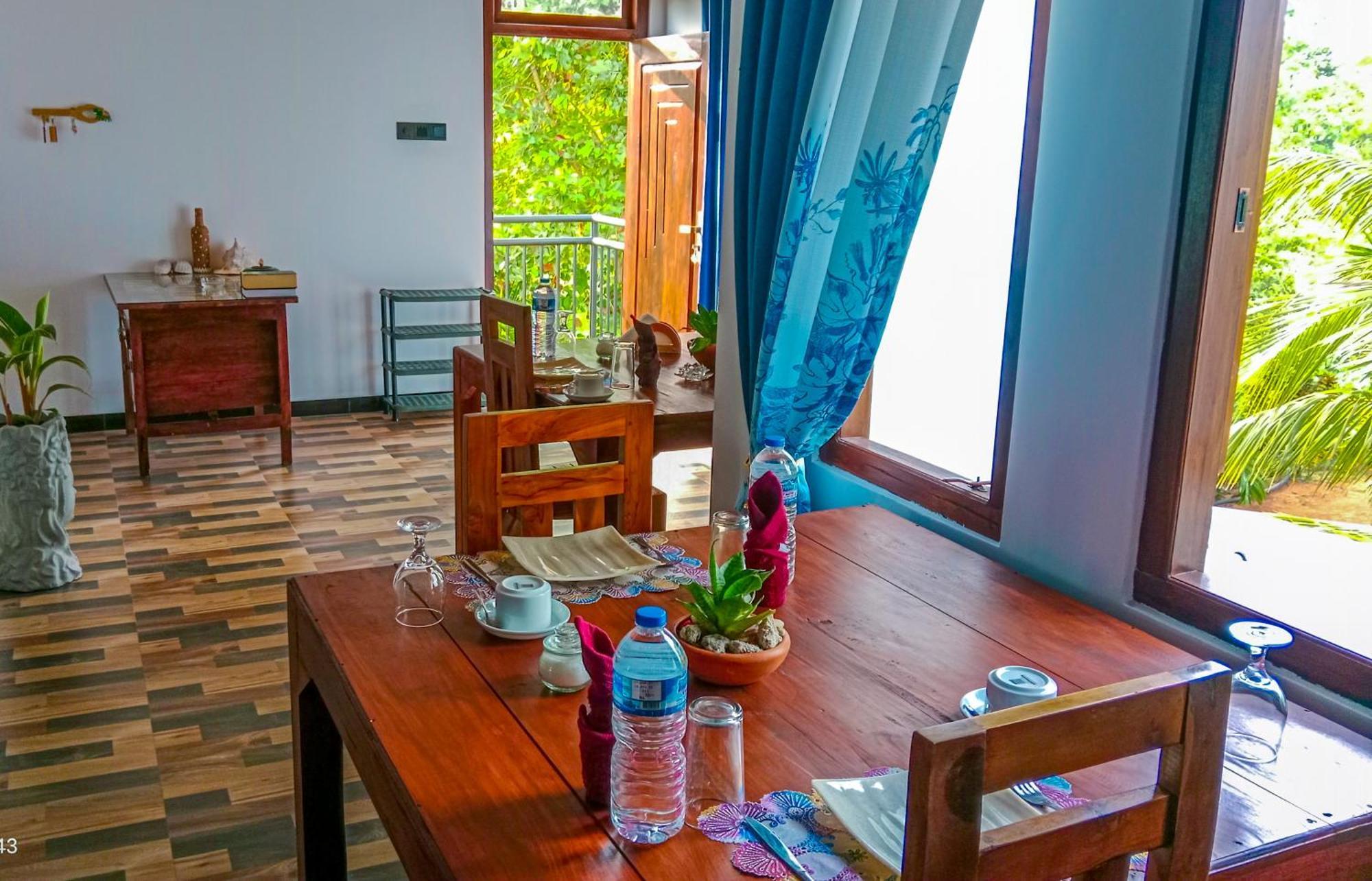 Dew Ashi Homestay Sigirîya Extérieur photo